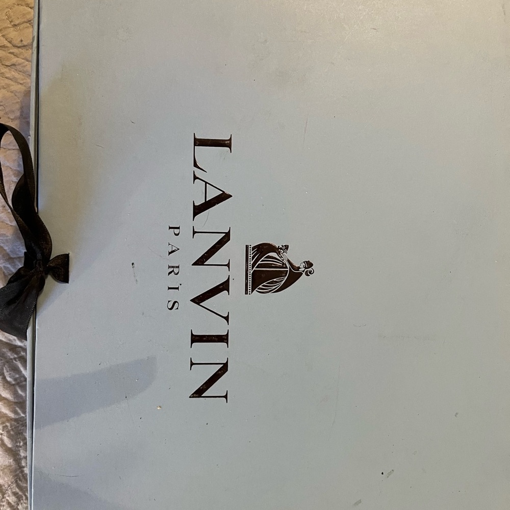 Designer, high-end magenta heels